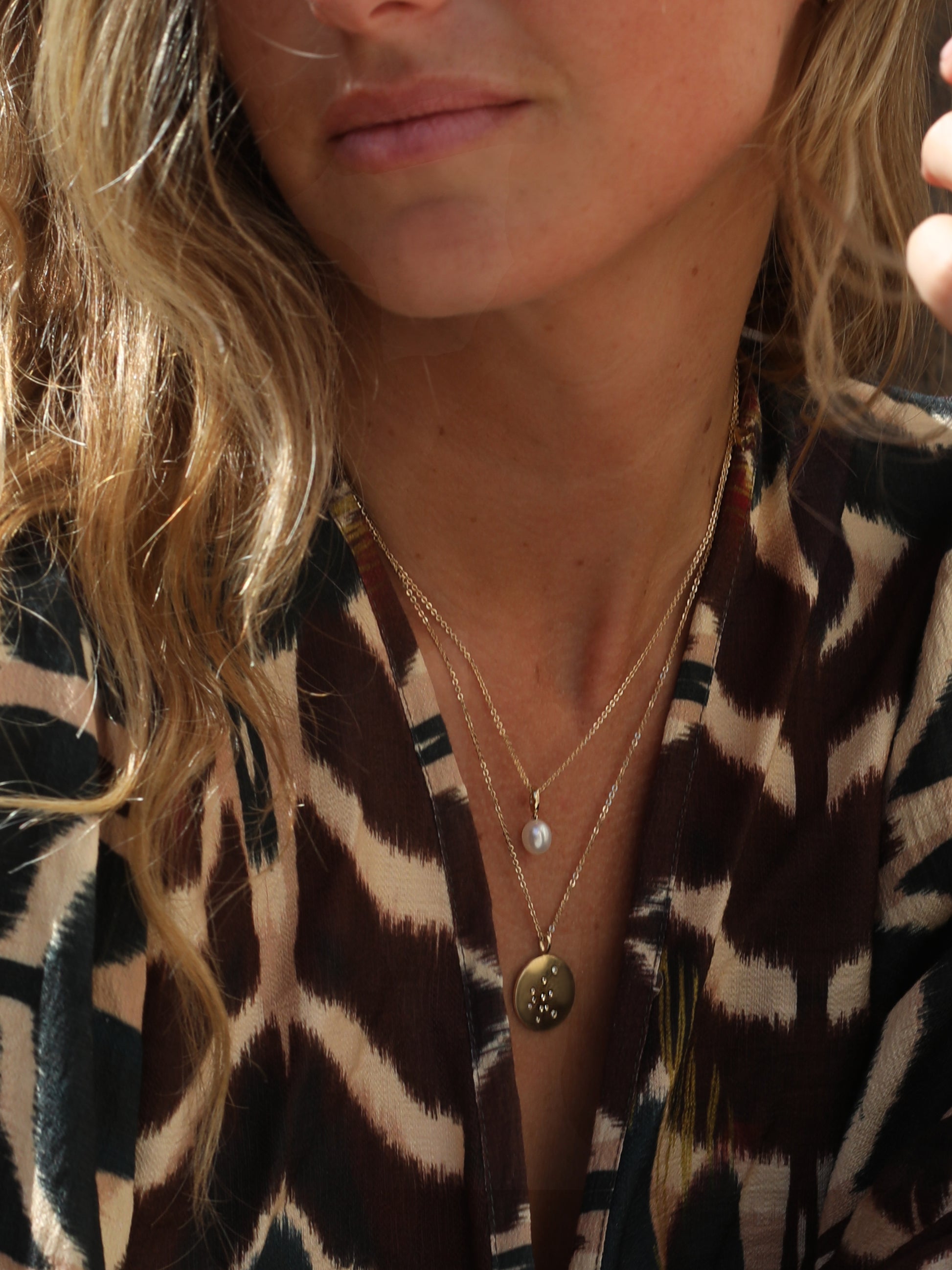 Collar con colgante de perla barroca en oro vermeil de 18 quilates