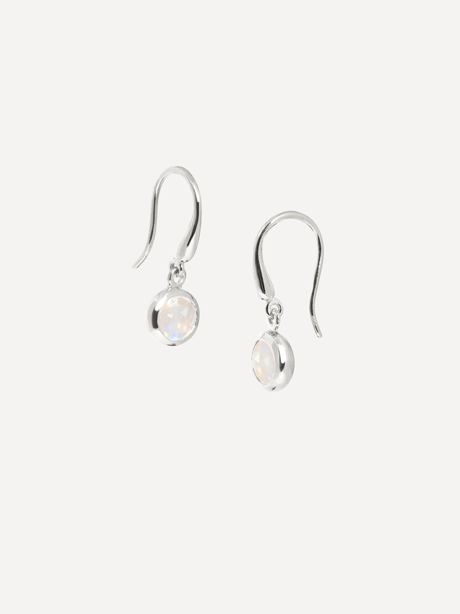 Orecchini a gancio in argento sterling con pietra portafortuna di ottobre e pietra di luna