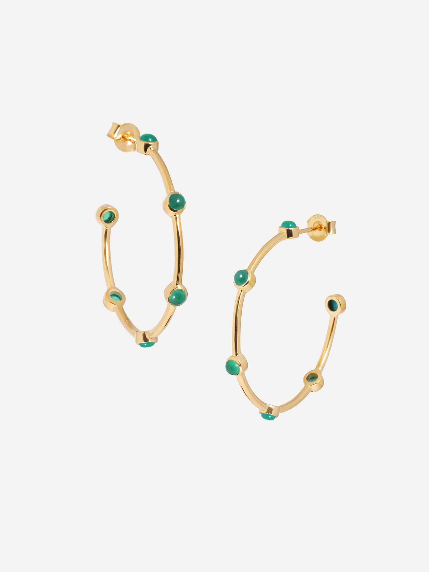 Boucles d'oreilles créoles ornées d'onyx vert doré