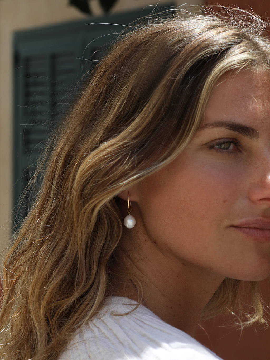 Pendientes de gancho con perla barroca en oro vermeil de 18 quilates