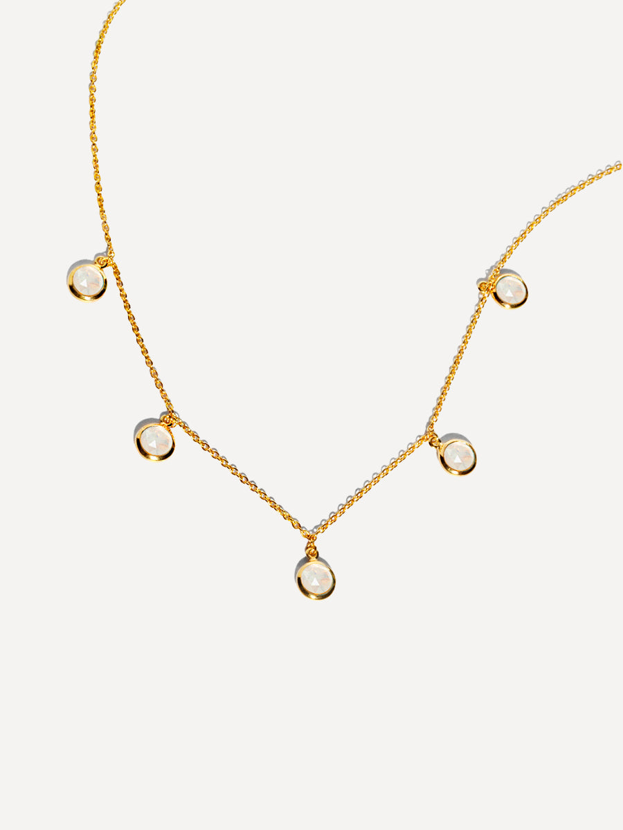 Collier à pendentif en pierre de lune dorée