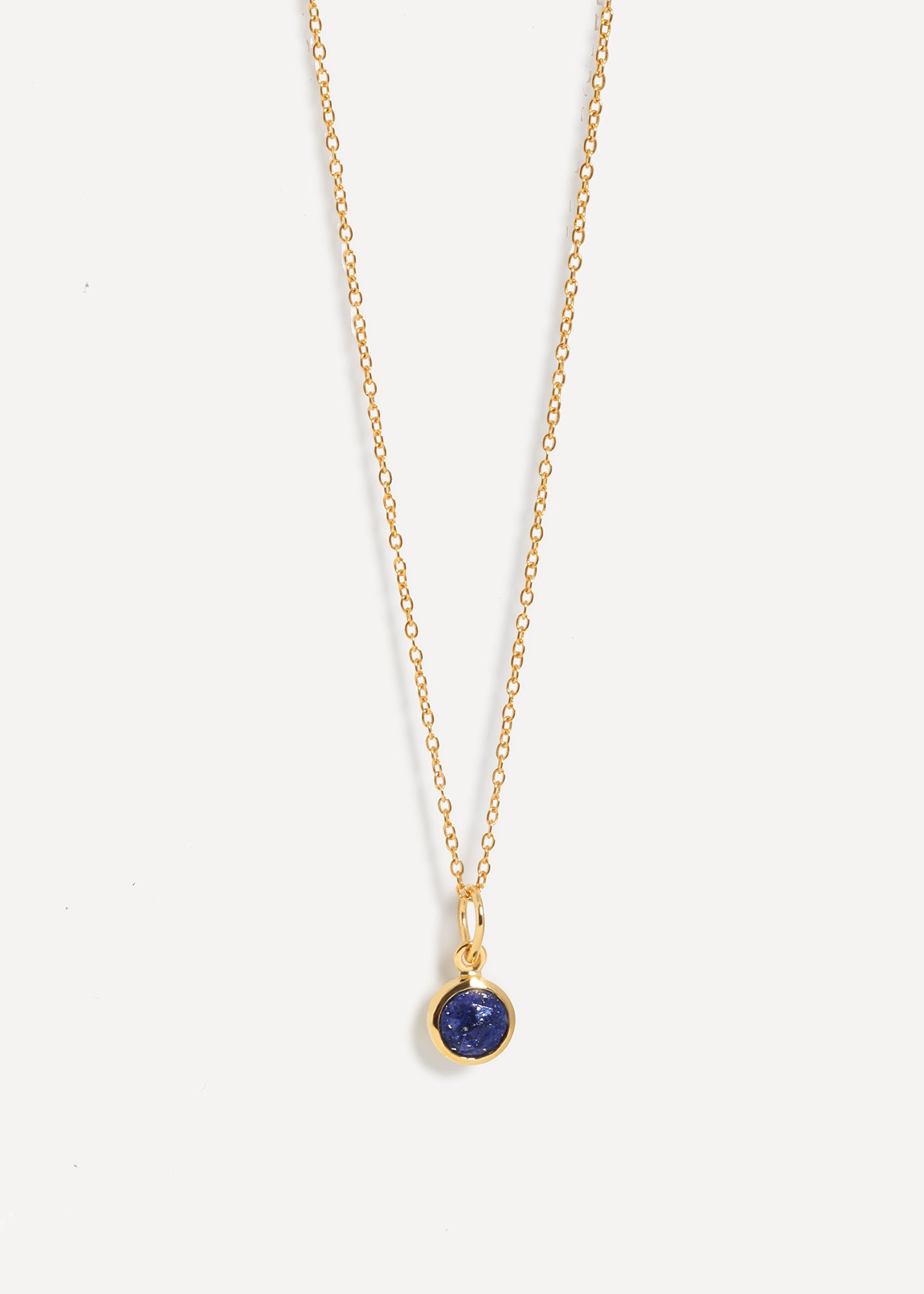 Halskæde med vedhæng i 18 karat guld-vermeil med fødselssten og ædelsten – Lapis Lazuli
