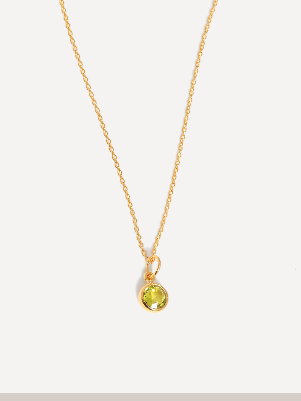 Halskæde med vedhæng i 18 karat guld-vermeil med fødselssten og ædelsten – peridot