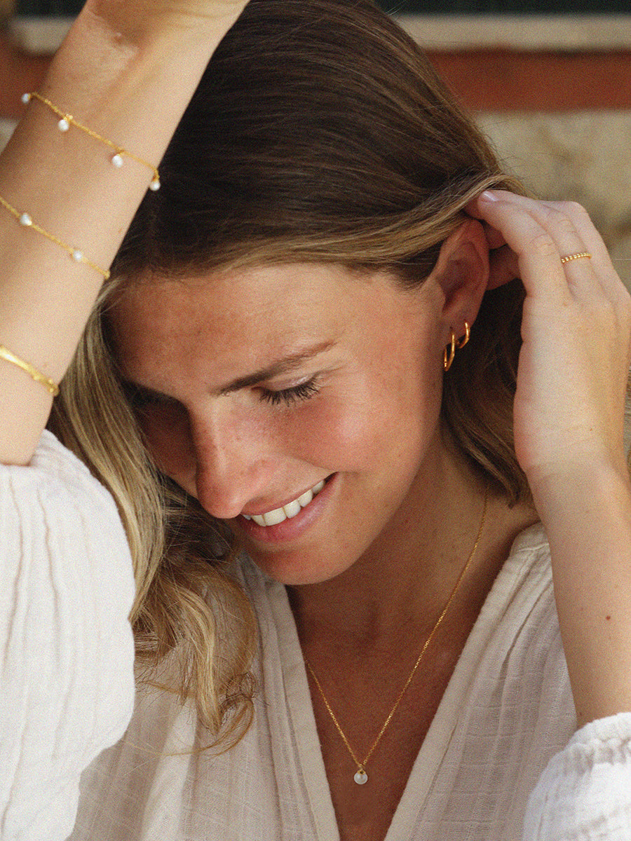 Gold Single Pearl Pendant Necklace